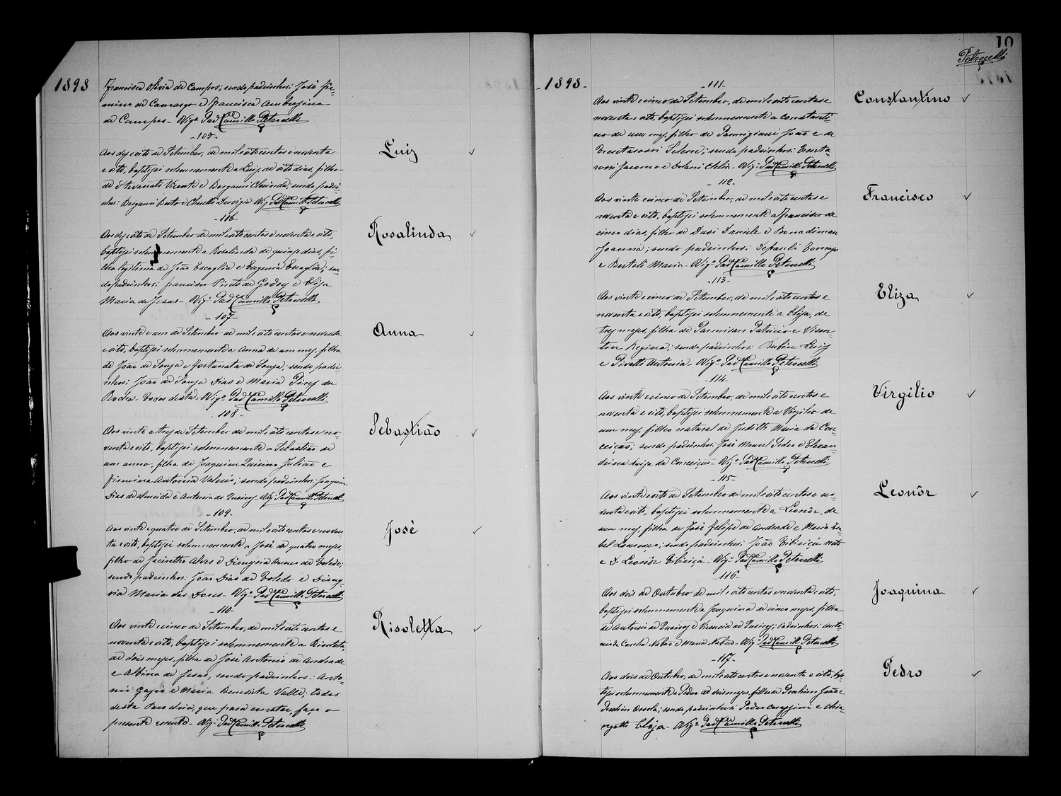Página de livro de assentos de batismo de 1898, com vários registros manuscritos e os nomes dos batizandos anotados na margem.