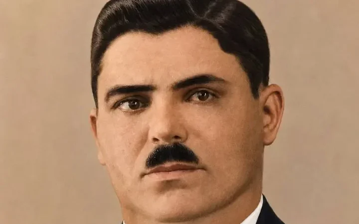 The Man of Many Traces