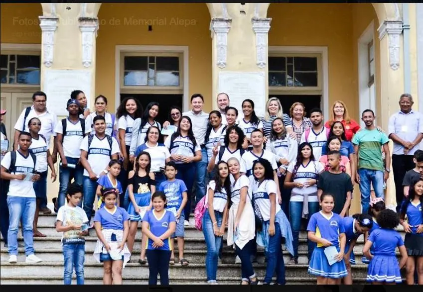 Grupo de estudantes em atividade de memória em Santa Izabel do Pará